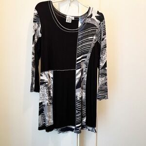 Parsley & Sage Tunic Top Large Black White Abstract Artsy Flowy Rayon Spandex